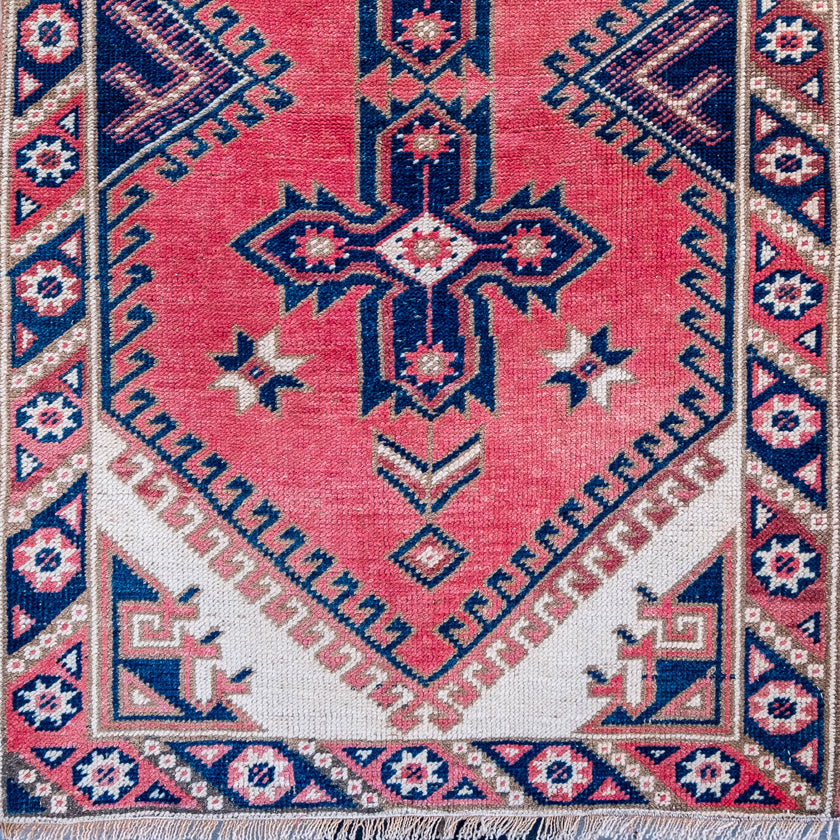 2867 Handwoven Vintage Rug 2’6x4’2