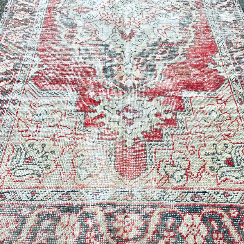 2646 Handwoven Vintage Rug 5’3x9’3