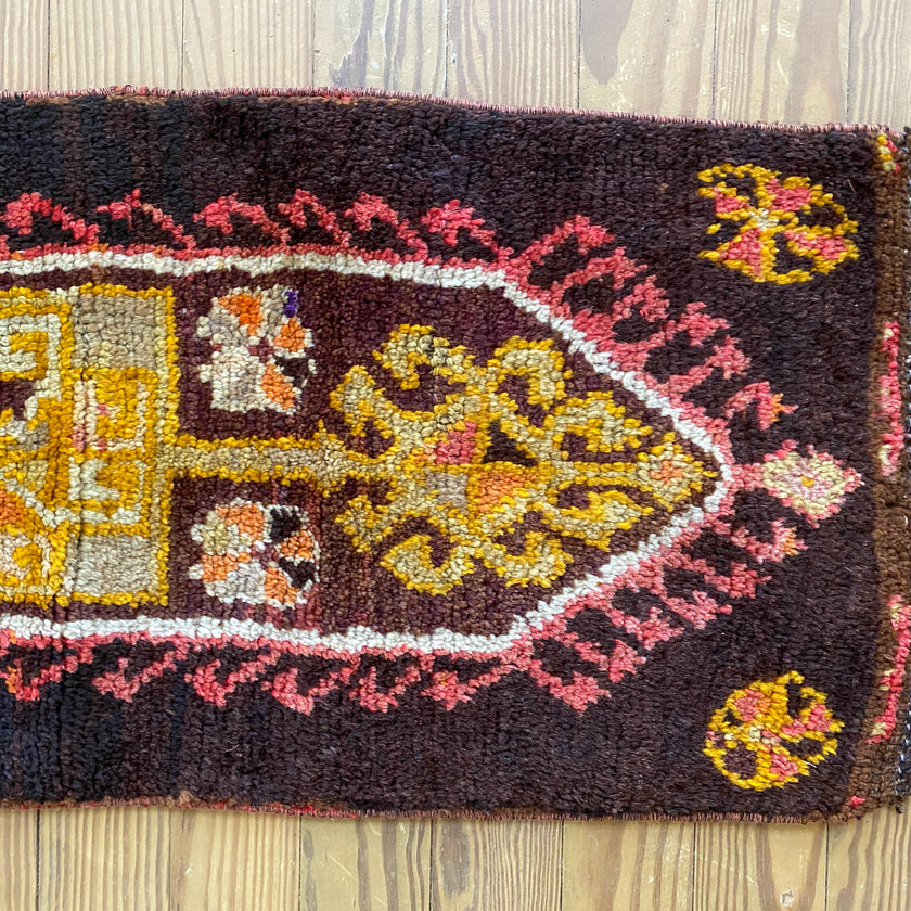 1210 Handwoven Vintage Rug 1’5x3’5