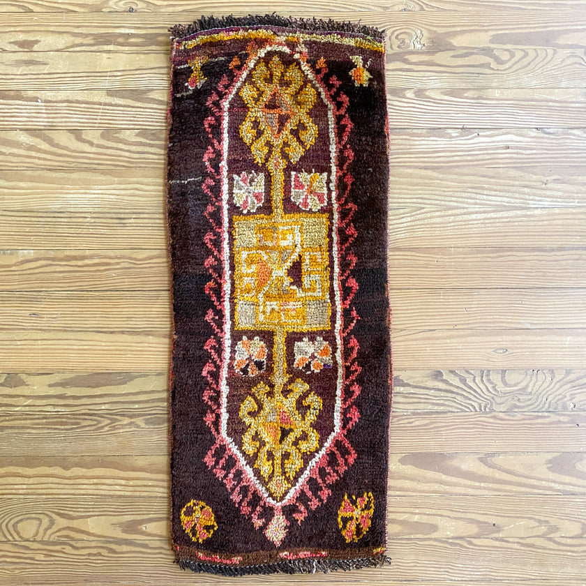 1210 Handwoven Vintage Rug 1’5x3’5